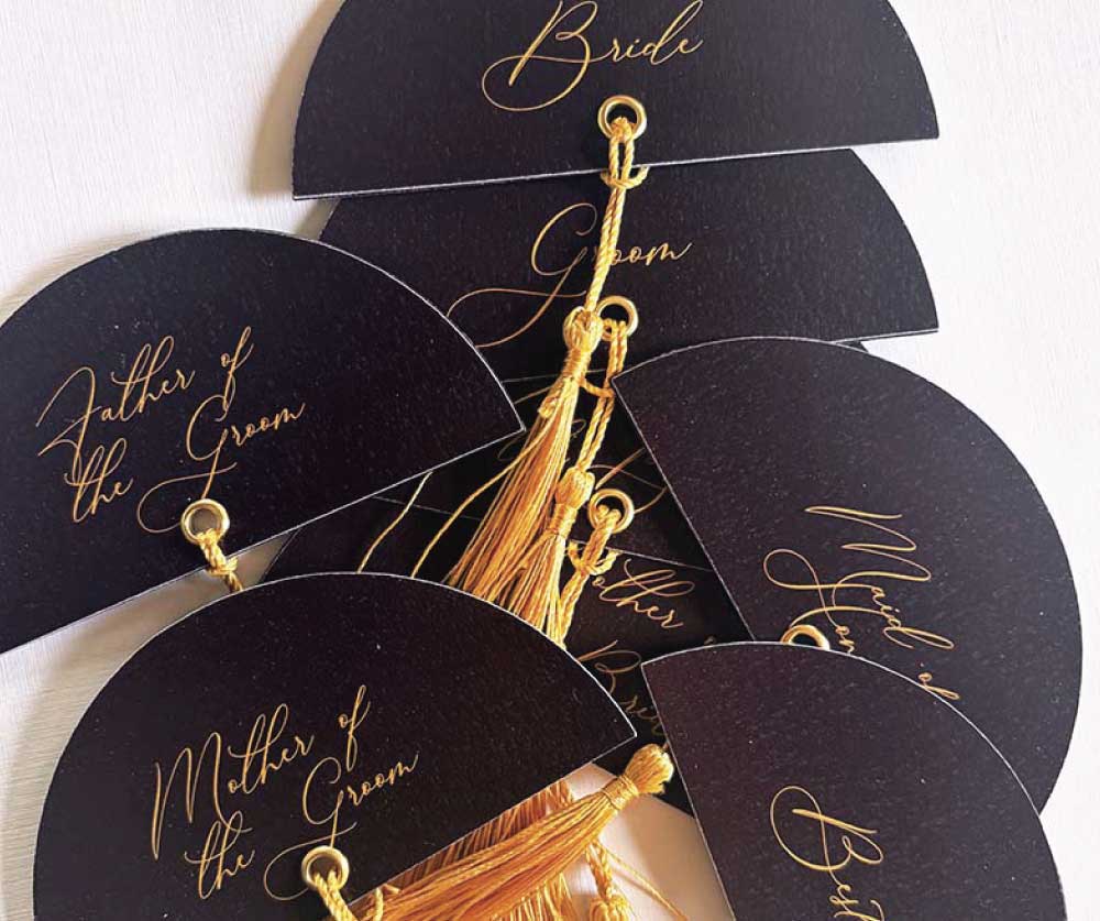burgundy-half-circle-wedding-place-cards-tassle burgundy-half-circle-wedding-place-cards-tassle